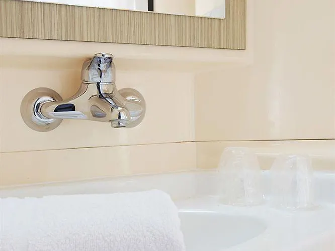 プルミエール クラッセ オンフルール ホテル